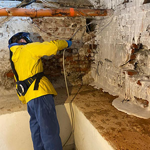 Mauerwerksbehandlung mit Schwammsperre